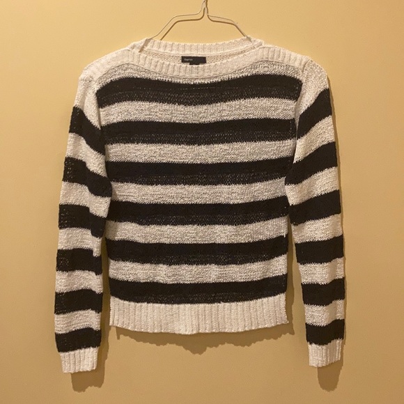 A Long Sleeved Sweater - Picture 1 of 1